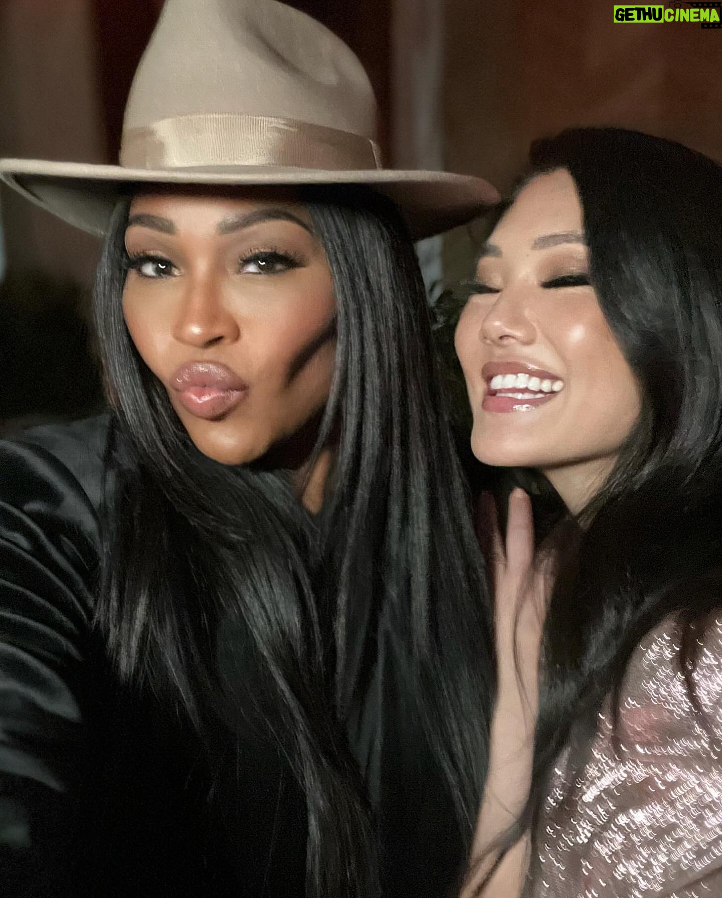 Cynthia Bailey Instagram - fun night celebrating @crystalkungminkoff birthday & catching up with these beautiful ladies.
we closed the place down literally!
always so much love, goods times & great energy with Crystal!πππ
@erindanalichy
@kathyhilton
@heatherdubrow