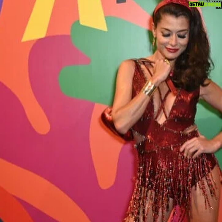 Alinne Moraes Instagram - Baile da Arara ✨🦜🧡 #bailedaarara #bailedaarara10anos Foi lindoooooo @malubarretto & @pedr01gor❣️