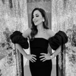 Paula Echevarría Instagram - Noche mágica ✨️ en Milán descubriendo lo nuevo de Pantene... ♥️

@pelopantene 
#PanteneBondRepair 

Mi look:
Vestido @silviafernandezatelier 
Joyas @delparamovintagejoyas 
Zapatos @louboutinworld 
Bolso @aquazzura 
Muah @mikvarez