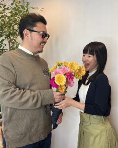 Marie Kondo Instagram - My husband Takumi surprised me with flowers for Valentine’s Day! It made me so happy! I am so grateful for special days like this where it gives us reminders to share and express gratitude to those we love. I am filled with so much joy having such a loving and supportive husband and the most loving children that make me laugh and smile every day. I hope that each of you are taking the time to love yourself and to share your love to others as well! I wish you all a very happy Valentines’ Day!

#valentinesday #grateful #sparkjoy