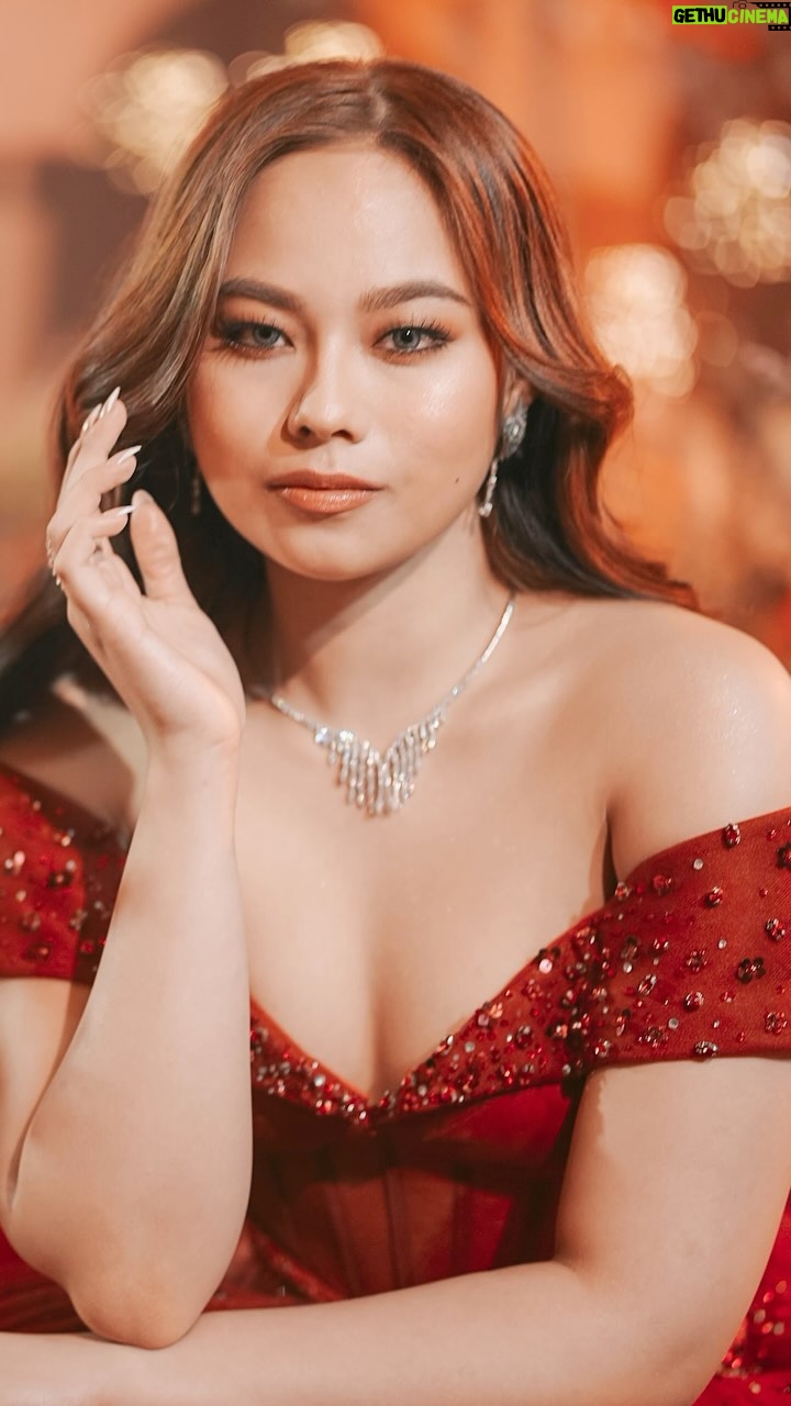 Karla Estrada Instagram - It was such a sweet and amazing celebration for our family.
Everything was on point, like seriously perfect. 🥂🥂🥂🥂
Thank you guys!❤️
Photo by: @niceprint @charissetinio
Full planning & Coordination: @kimtorresevents @kathrynkimtorres
Styling: @gideonhermosa
Venue: @blueleaf
Technicals: lxpro
Visual: @alwaysinmotion
Glam team: @emmanconcepcion
@ryanviloria
Gown: @maktumang
Cake: @honeyglaze
Souvenirs: @orbit360ph
@leathergoodsmanila @britneymyisha @afterthebeep
Cocktails: @grazingbyneolitas @sushi.mnl
Mobilebar: @manilacraft
Host: @sampurvor
Dj: @djxiro
@jewelspodiumfabshoppe.jewelry