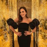 Paula Echevarría Instagram - Noche mágica ✨️ en Milán descubriendo lo nuevo de Pantene... ♥️

@pelopantene 
#PanteneBondRepair 

Mi look:
Vestido @silviafernandezatelier 
Joyas @delparamovintagejoyas 
Zapatos @louboutinworld 
Bolso @aquazzura 
Muah @mikvarez