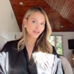 Kinsey Wolanski Instagram - Finally speaking Spanish for you guys! I’ve been using apps every morning and taking zoom lessons with @edison_spanish for almost two years ❤️ 
 
Also wow doing your makeup and speaking a different language is tough 😂 
#spanish