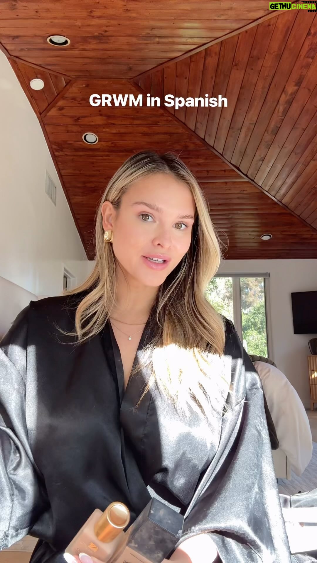 Kinsey Wolanski Instagram - Finally speaking Spanish for you guys! I’ve been using apps every morning and taking zoom lessons with @edison_spanish for almost two years ❤️
Also wow doing your makeup and speaking a different language is tough 😂
#spanish