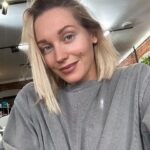 Kristina Asmus Instagram - Ну что ж, я снова блондинка!!! ⚡️
Правда, половина волос остались в раковине 😱😱😱 Запланированного плавного перехода так и не случилось))) 
И знай я, что меня ждёт двукратная кислая смывка, трёхэтапная щелочная смывка, мелирование, 3 этапа тонировки…….я бы всё равно покрасилась! 🤪 Очень уж соблазнительно пробовать новое, а парики не люблю-с. Хотя, видимо, скоро придётся полюбить 😂
Спасибо моему другу юности @alexeygorbatyuk, что хоть не все волосы выпали 😂 Лан, Лёха отговаривал меня от всего этого веселья, но сделал пребывание в тёмном и светлом цветах максимально кайфовым. Хотя, уже поговаривает как мне пойдёт лысой 😂 Друг @alexeygorbatyuk, на днях я к тебе за поддержкой - и цвета, и меня 😂

Чё, как вам платиновая Асмус? )))