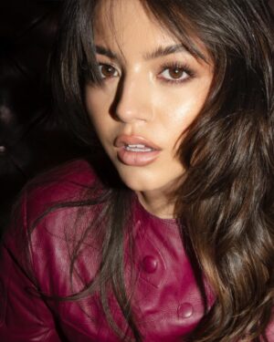 Isabela Merced Instagram - 👕: @acnestudios 
🪡: @chloeandchenelle 
📷: @_miazaki_ 
💄: @allanface 
💇🏽‍♀️: @samiknighthair 
💅🏽: @thuybnguyen