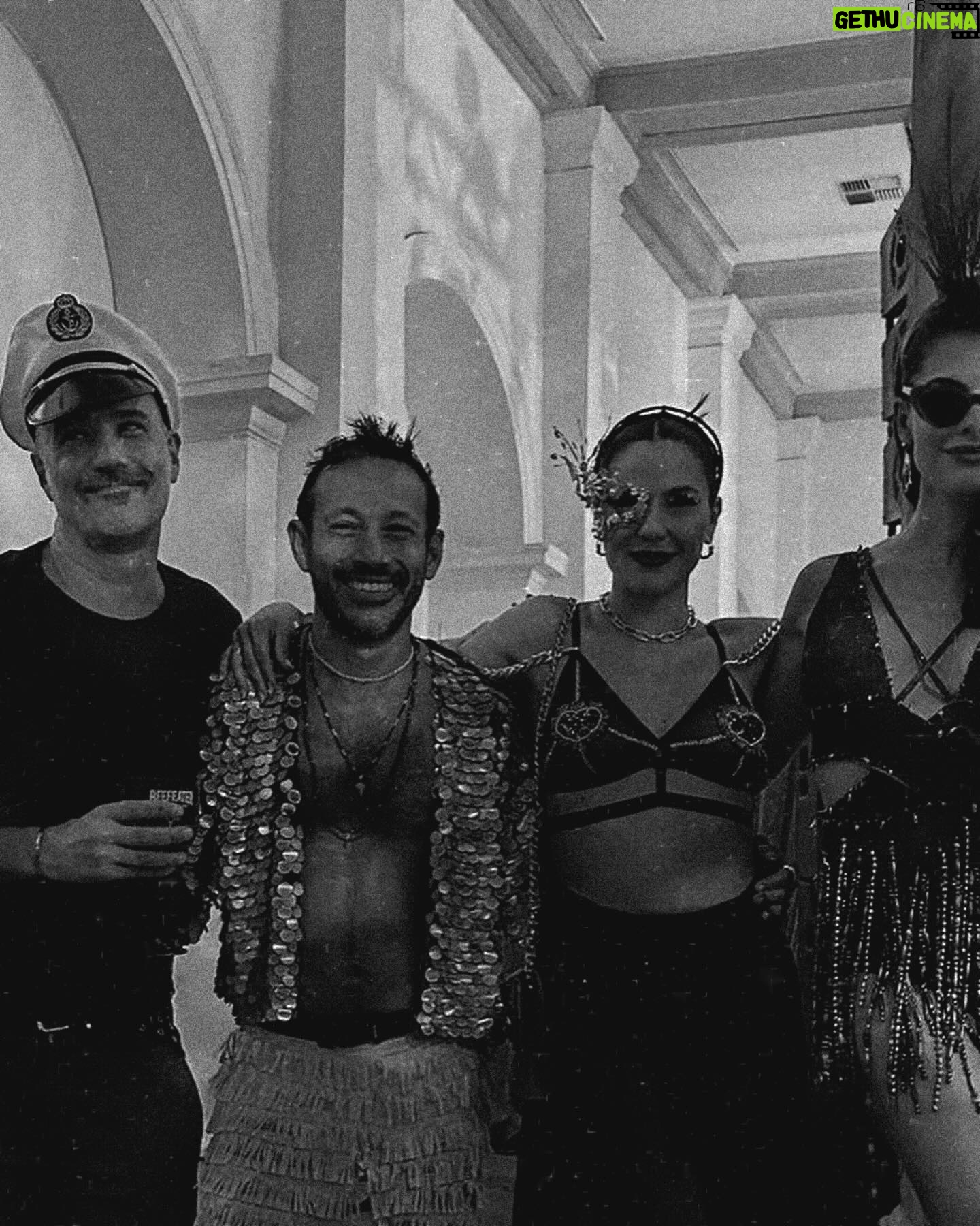 Alinne Moraes Instagram - Baile da Arara ✨🦜🧡 #bailedaarara #bailedaarara10anos Foi lindoooooo @malubarretto & @pedr01gor❣️