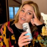 Elizabeth Banks Instagram - Canned wine: Brilliant ✅ Active ✅ Hand gesturing ✅ Don’t feel restricted ✅ Not spilling all over the place ✅ It’s always @archerroosewines for me 😎