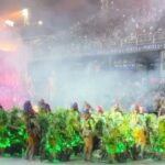 Juliana Alves Instagram - Carrosel de emoções deste carnaval! 
Foi bom curtir e aproveitar cada instante dessa festa linda! Torci, me emocionei, vibrei e fui feliz. 
Amei conhecer o camarote Rio, a convite do @guilhermebarros 
Me emocionei muito com o Salgueiro 
Reencontrei minha @gresutijuca 
Fiquei toda orgulhosa da minha irmã @eumayra.a que brilhou desfilando de perna de pau na Imperatriz
Encontrei amigos
Chorei com a Vila e a comissao de @alexneoral e @marciojahu 
E vibre com as comunidades amigas
Admirei @sou_mayaralima 
E no final ainda estava de pé pra aplaudir a Viradouro 
Ontem desfilei com as crianças como faço todo ano! 
Que venha o fds, porquê apesar de cansada eu quero maissss!