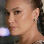 Hend Sabry Instagram - I CAN BUY MYSELF FLOWERS 🌺💐🌸🌹 
AND I CAN DO IT BECAUSE I HAVE FANTASTIC FRIENDS WHO LOOK AFTER ME AND LOVE ME FOR WHO I AM❤️🙏
Thank you @hasanamin86 for capturing me in #Dubai 🌹🙏
Thank you @rafifazaa @ojmakeupartist for the glam💄💋