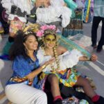 Juliana Alves Instagram - Carrosel de emoções deste carnaval! 
Foi bom curtir e aproveitar cada instante dessa festa linda! Torci, me emocionei, vibrei e fui feliz. 
Amei conhecer o camarote Rio, a convite do @guilhermebarros 
Me emocionei muito com o Salgueiro 
Reencontrei minha @gresutijuca 
Fiquei toda orgulhosa da minha irmã @eumayra.a que brilhou desfilando de perna de pau na Imperatriz
Encontrei amigos
Chorei com a Vila e a comissao de @alexneoral e @marciojahu 
E vibre com as comunidades amigas
Admirei @sou_mayaralima 
E no final ainda estava de pé pra aplaudir a Viradouro 
Ontem desfilei com as crianças como faço todo ano! 
Que venha o fds, porquê apesar de cansada eu quero maissss!