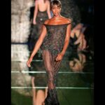 Isabela Merced Instagram - I had the honor of wearing this Versace S/S 1999 final look to the Madame Web premiere!!
This is the same dress worn by THE Naomi 😳
Thank you @tabvintage & @chloeandchenelle 🖤
Photographer: @_miazaki_