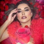 Aleida Núñez Instagram - Feliz día del amor y la amistad 🌹saben que son muy importantes en mi vida, feliz de que estén en mi corazón  besos a mis Monarcas y mis Chingonas🥰 Joyeux jour mon bébé heureux de partager de beaux moments à côté de toi je t’aime te amo❤️ #makeup @rulomaquillista #felizsanvalentin