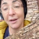 Lolita Milyavskaya Instagram - Всем, кто писал под моими постами «бабка», посвящаю и подтверждаю гордость за пенсионное удостоверение☝️⁣⁣⠀
Моя пенсия составляет 23 856,55 копеек! Спасибо Москве за надбавку🙏❤️⁣⁣⠀
Хорошо, что я помогаю людям и содержу семью на честно заработанные и отложенные. Интересантам подтверждаю, что никогда по налогам претензий не было☝️Я щепетильна.