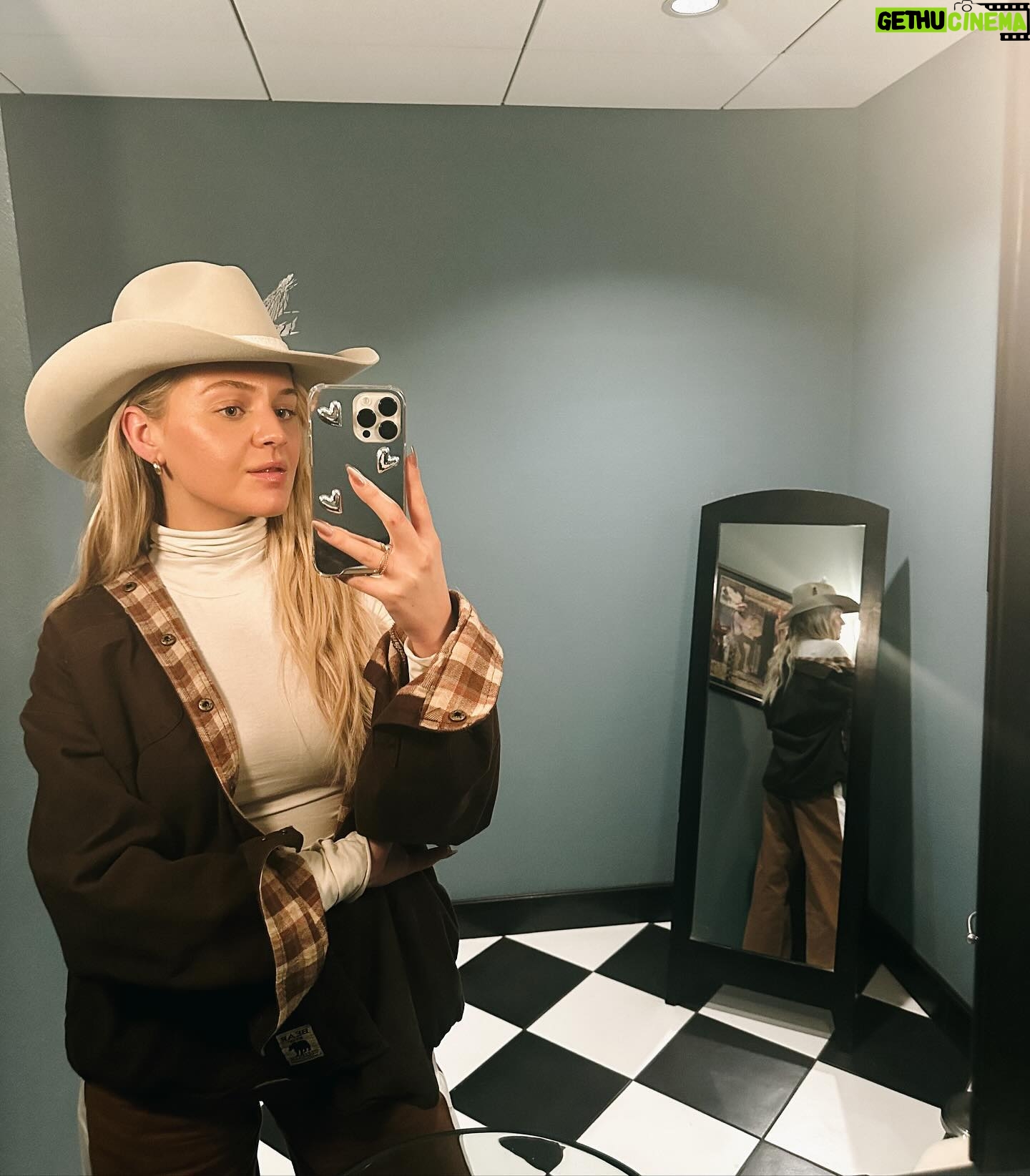 Kelsea Ballerini Instagram - just out here new boot goofin