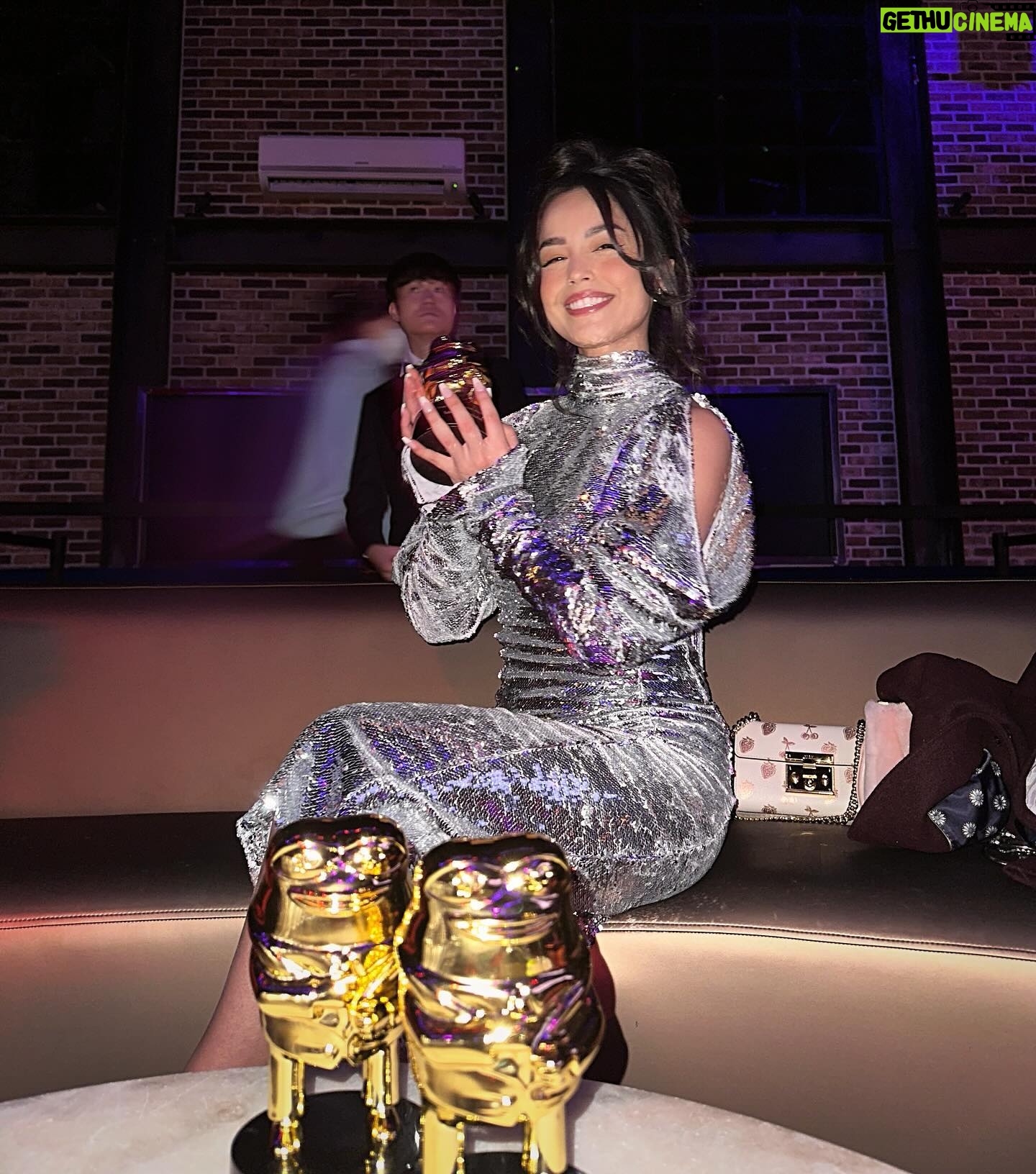 Valkyrae Instagram - I won an award at the Streamer Awards! Been streaming for 9 years now and i will never take for granted how much my life has changed for the better because of gaming and the support given to me by my community. So many more exciting things and projects on the way and manyyyy more streams to come even when I become granny rae :’) ty for watching ty ty ty Ty for this life of mine
Dress @16arlington
Shoes @sam_edelman
Makeup/Hair @tellytyme