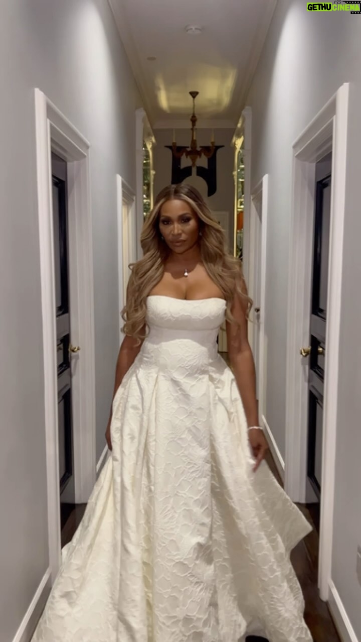 Cynthia Bailey Instagram - “fall in love with yourself first & everything else will fall in line.”🫶🏽
#selflove
#selfloveisthebestlove
#cynthiabailey
#staythecourse
#pisceswoman
#birthdayloading
#iamnotmarriedlol
#godswill
#loveera
dress: @sparkleandsassme