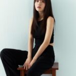 Park Bo-young Instagram - 🖤💜💛

📸 @ahnjooyoung_ 
👗 @with.hyunkyoung 
💄 @b_joeun 
💇‍♀️ @hearts_ultrapeku