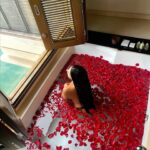 Lamitta Frangieh Instagram - Beauty of Red.. ♥️
@anantaradubai 
@golden_key_vacations 
📸 @hossamelhalwagy_photography 
.
.
.
#valentines #red #roses #anantaradubai #glamorous#resort #romantic #lamittafrangieh #redroses