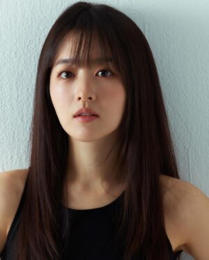 Park Bo-young Instagram - 🖤💜💛

📸 @ahnjooyoung_ 
👗 @with.hyunkyoung 
💄 @b_joeun 
💇‍♀️ @hearts_ultrapeku