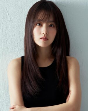 Park Bo-young Instagram - 🖤💜💛

📸 @ahnjooyoung_ 
👗 @with.hyunkyoung 
💄 @b_joeun 
💇‍♀️ @hearts_ultrapeku