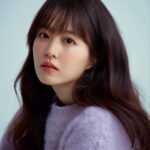Park Bo-young Instagram - 🖤💜💛

📸 @ahnjooyoung_ 
👗 @with.hyunkyoung 
💄 @b_joeun 
💇‍♀️ @hearts_ultrapeku