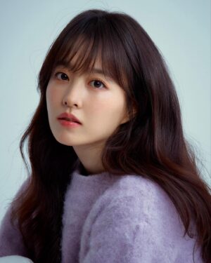 Park Bo-young Instagram - 🖤💜💛

📸 @ahnjooyoung_ 
👗 @with.hyunkyoung 
💄 @b_joeun 
💇‍♀️ @hearts_ultrapeku