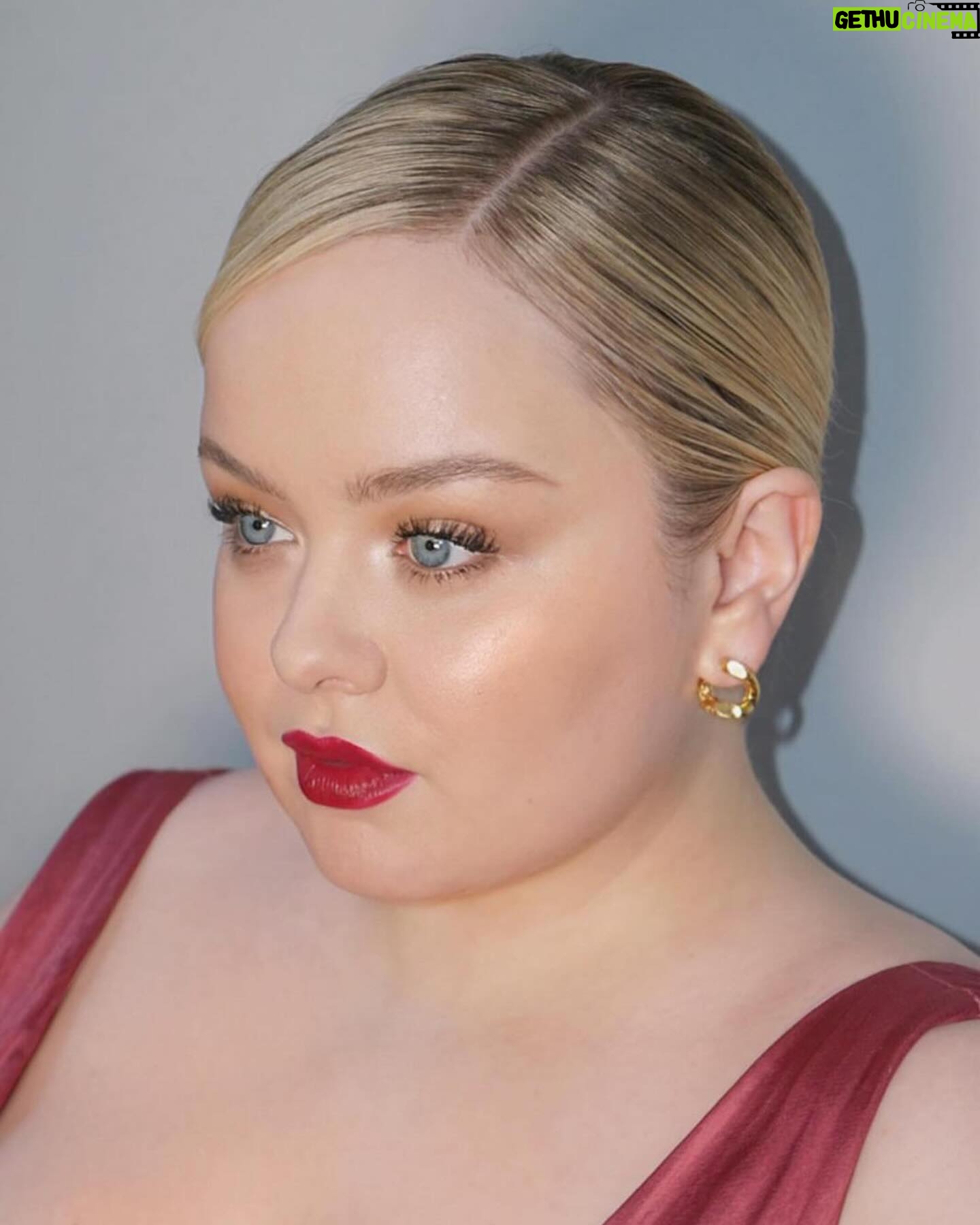 Nicola Coughlan Instagram - ♥️ Erdem ♥️
What a beautiful show by the brilliantly talented and lovely @erdem thank you so much for having me
Styled by @aimeecroysdill
Makeup @sarahillmakeup
Hair @themanestyle
Hair colourist @mrjasonhogan @joshwood
Skin prep @guendalinatheskinsculpter
Body prep @drkarendoherty
@vrwpublicity