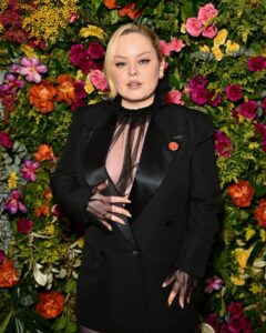 Nicola Coughlan Instagram - @britishvogue x @bafta 

10/10 party no notes ♥️

Styled by @aimeecroysdill wearing @stellamccartney & @styland 
Makeup @sarahillmakeup using @patmcgrathreal 
Hair @halleybrisker 
Hair colourist @mrjasonhogan @joshwood 
Skin prep @guendalinatheskinsculpter 
Body prep @drkarendoherty 
@vrwpublicity

Very proud to wear my badge to support @artistsforceasefire, it was on loan to a friend during the second picture but rest assured I wore it for the rest of the nights