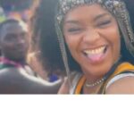 Juliana Alves Instagram - Conversa de sambista na avenida é desfile das Escolas de Samba!
Que momento!! Sábado das campeãs cheio de afeto, encontros e alegrias que só o Carnaval nos dá.
Nesse carnaval me emocionei e diverti muito! 
Viva os 40 anos da Sapucaí meu Solo sagrado do samba! 

Obrigada @camaroteriopraia pela gentileza! 
Obrigada família @foliatropical pela parceria e carinho há tantos anos! 
Obrigada, amigo @guilhermebarros pelos primeiros dias lindos e por tudo!! 

Que venha 2025!!! 😉✨🙌🏾✨🎉🎊