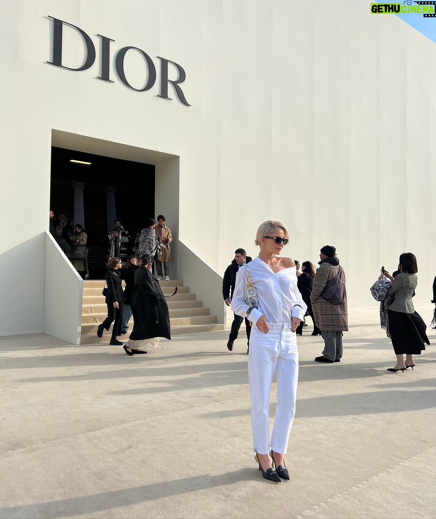 Caro Daur Instagram - Anzeige // it’s giving 1967 miss @dior