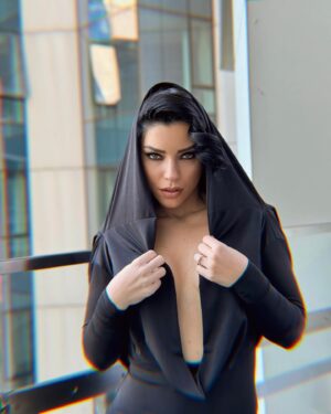 Merve Boluğur Instagram - Kara melek🔪 #ad