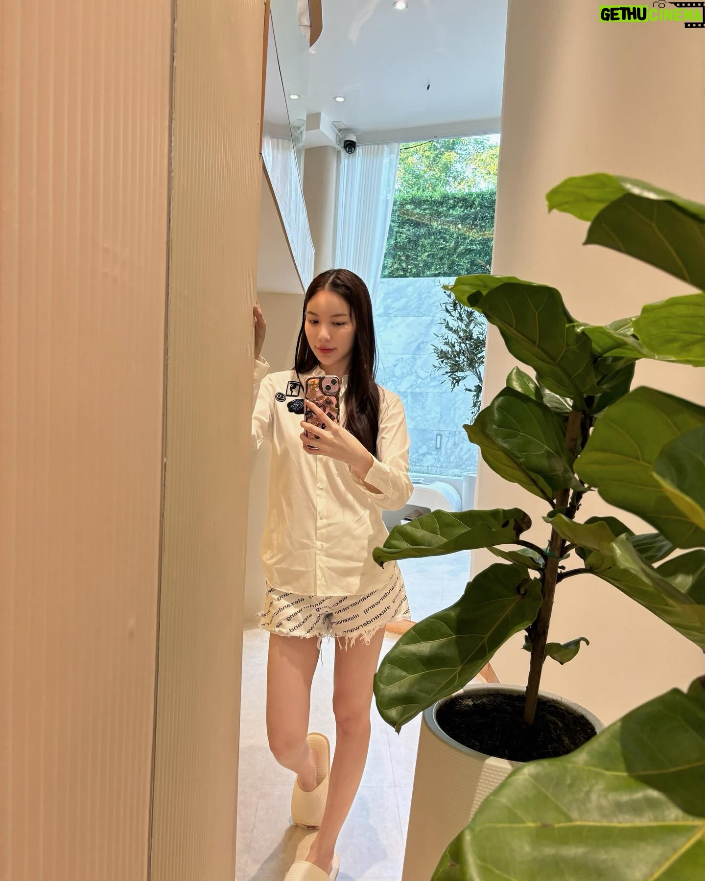 Worranit Thawornwong Instagram - บ้านหลังที่สอง😝💕 @via.aesthetic.clinic