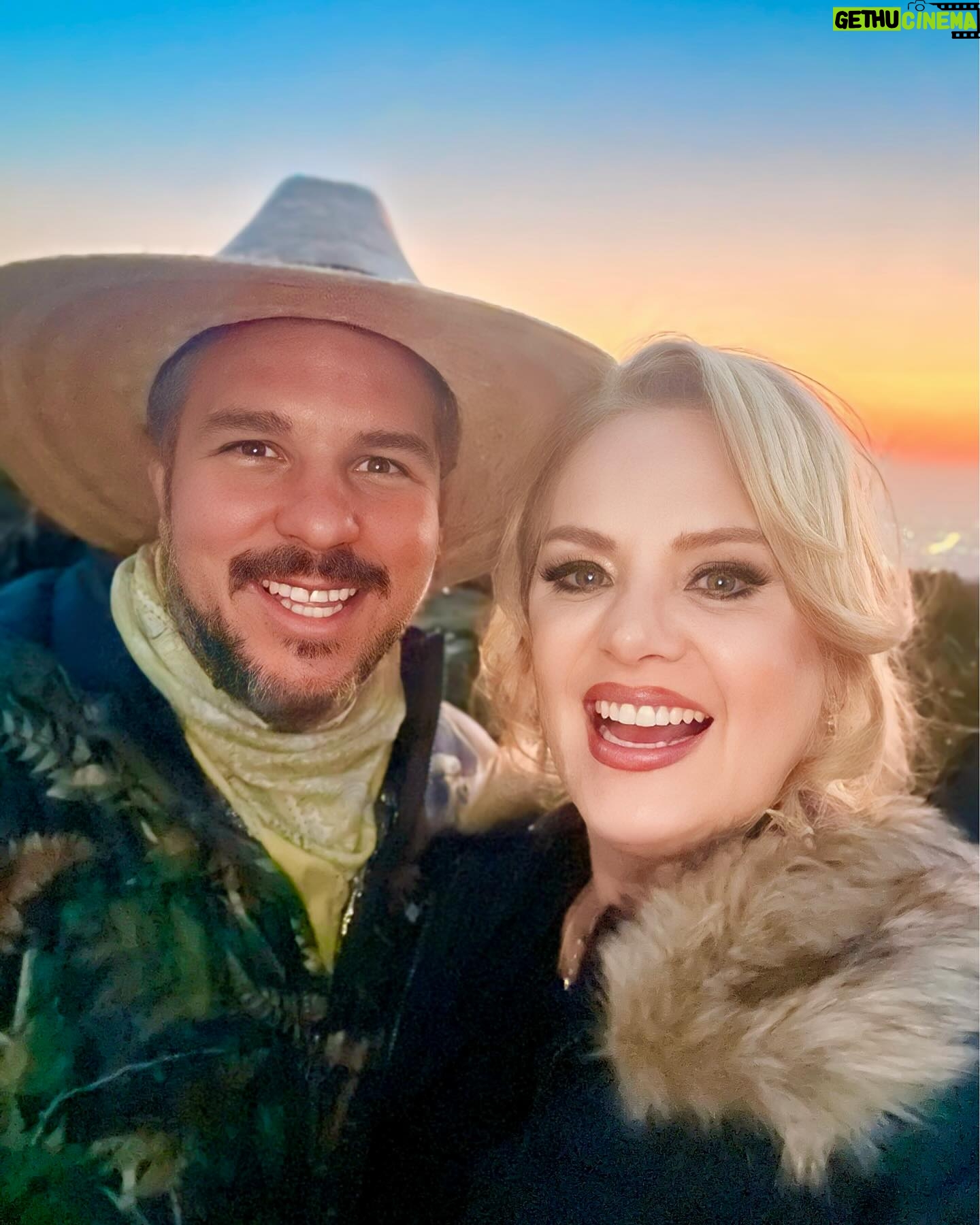 Erika Buenfil Instagram - Querido Mark , gracias por el cariño, por la experiencia única que he vivido trabajando contigo, he disfrutado cada momento, cumplí un sueño, me divertí mucho, gracias por confiar en mí , súper!! Todo súper!!! Besos. #queserepita @marksalazraki