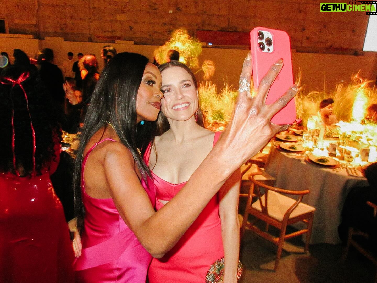 Sophia Bush Instagram - We got @kennyjamez’ film back from the @15percentpledge gala 📸
I love these humans and I love what the #15percentpledge is doing. #BlackTieBlackDesigner gown thanks to @harbison.studio @charlienchargie, glam thanks to @afton, and a joy-full heart that’s lasted weeks since the event? That’s thanks to all of the people there doing this inspiring work.