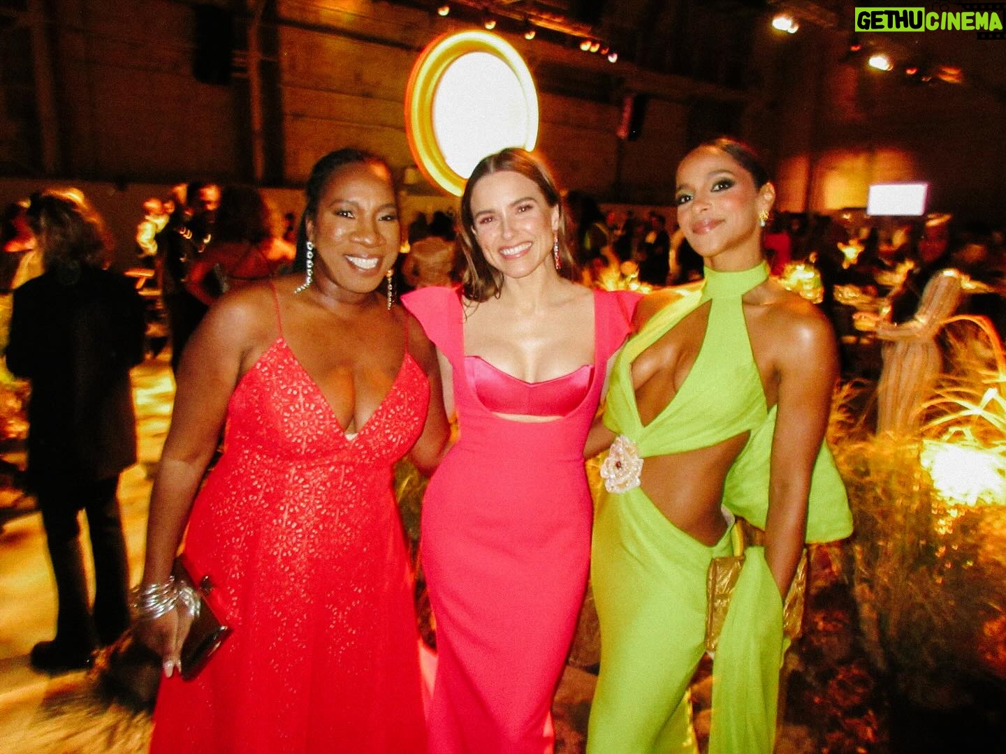 Sophia Bush Instagram - We got @kennyjamez’ film back from the @15percentpledge gala 📸
I love these humans and I love what the #15percentpledge is doing. #BlackTieBlackDesigner gown thanks to @harbison.studio @charlienchargie, glam thanks to @afton, and a joy-full heart that’s lasted weeks since the event? That’s thanks to all of the people there doing this inspiring work.