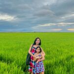 Beauty Gonzalez Instagram - Back in Pakil, Laguna again. 💚
But this time with  my baby @oliviainescrisologo 
She will be doing a Cameo Appearance in a film I am doing as the young me. 
Pretty cool I thought.
Just a bit of play, kicks and giggles right?
Wrong. 
As it turned out, she had lines in Tagalog and a heavy crying scene.  Yikes, straight into the deep end on her first splash. 
But WOW, well done baby,
You made us proud. 
A little glimpse into my world, 
now back to class. 💜

@paquil_movie 🧡