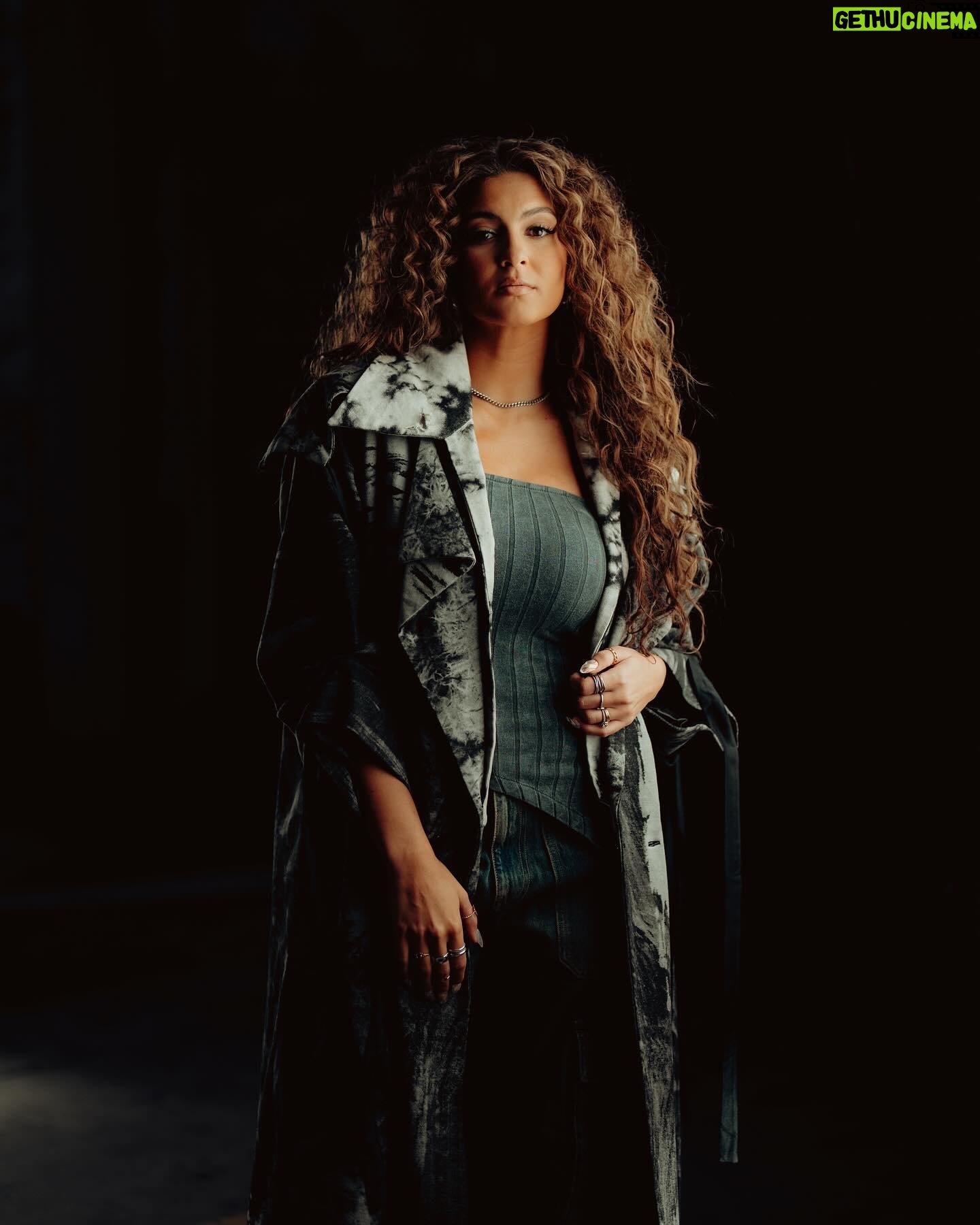 Tori Kelly Instagram - go check out the music video for ‘high water’ if u haven’t yet! i decided to sing live on this 1 to do something a lil different & really capture the emotion in the song. this video wouldn’t have been possible without everyone who worked on it & i’m forever grateful to get to work with such incredible people ♡
director: @marcklasfeld
production company: @houndcontent
producer: @Missymg
epic records: Hope Wilson
ep’s: @producedbydre @isaacrice76
directors rep: @labuda.tv
financial controller: @jorod1120
pm: @kelo_of_dopeness
production coordinator: @harperroyal
dp: @leidengdp
gaffer:@litbyeli
kg: @riigtiig
bbe: @akendall1337
bbg: @migsesca
ac: @steadimatias
audio: Wesley Switzer & Cody Schmid
pa: @florafreed
pa: @malichai barnes
pa: @candylanddjs
stylist: @oliver_Vaughn
hair: @alexthaohair
makeup: @sarahuslan
nails: @britneytokyo
editor: @rees.editor
colorist: @leidengdp
post: @sunset_edit
stage: @electricpnystudios