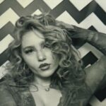 Ella Anderson Instagram - natural hair in a photo booth 🪷