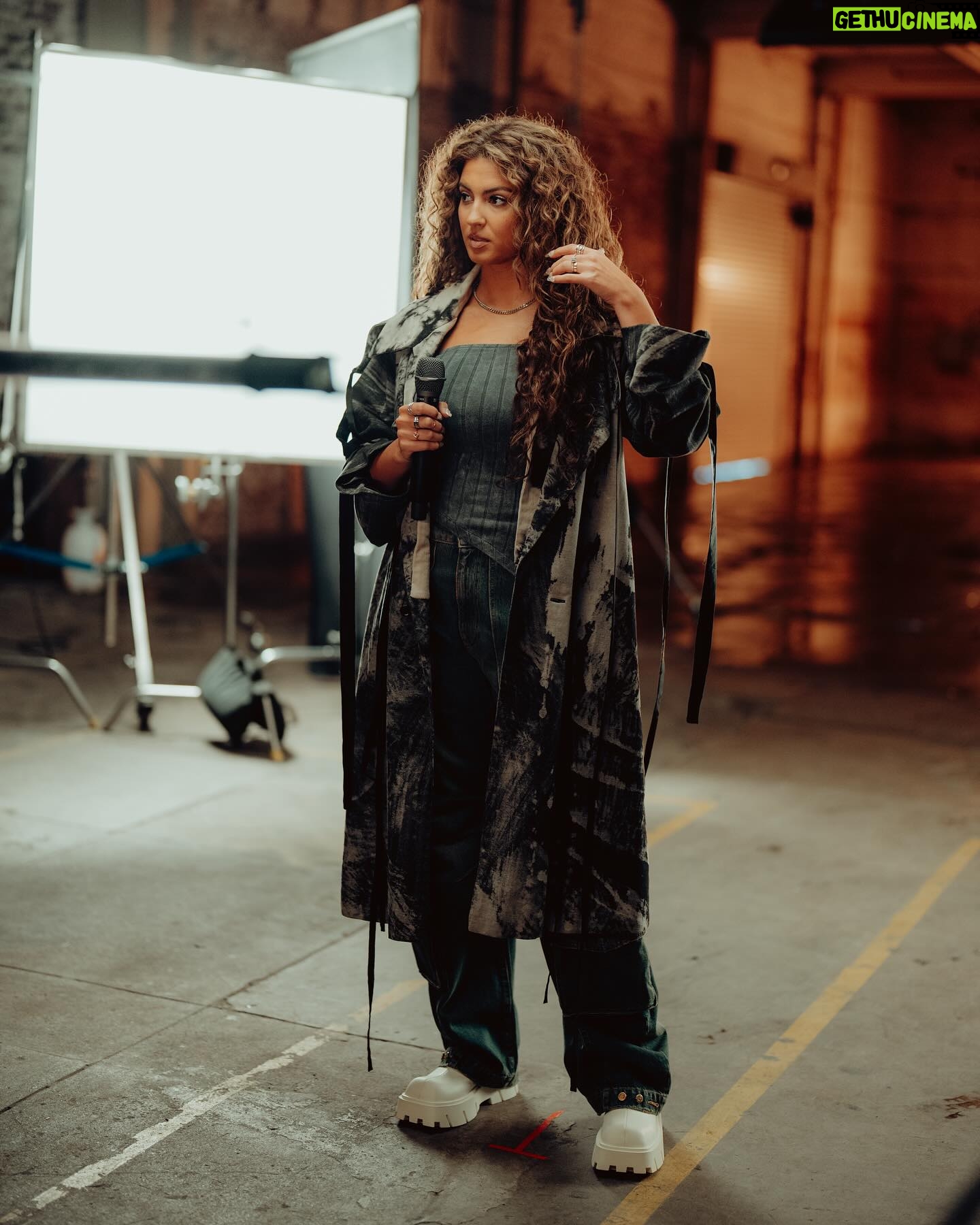 Tori Kelly Instagram - go check out the music video for ‘high water’ if u haven’t yet! i decided to sing live on this 1 to do something a lil different & really capture the emotion in the song. this video wouldn’t have been possible without everyone who worked on it & i’m forever grateful to get to work with such incredible people ♡
director: @marcklasfeld
production company: @houndcontent
producer: @Missymg
epic records: Hope Wilson
ep’s: @producedbydre @isaacrice76
directors rep: @labuda.tv
financial controller: @jorod1120
pm: @kelo_of_dopeness
production coordinator: @harperroyal
dp: @leidengdp
gaffer:@litbyeli
kg: @riigtiig
bbe: @akendall1337
bbg: @migsesca
ac: @steadimatias
audio: Wesley Switzer & Cody Schmid
pa: @florafreed
pa: @malichai barnes
pa: @candylanddjs
stylist: @oliver_Vaughn
hair: @alexthaohair
makeup: @sarahuslan
nails: @britneytokyo
editor: @rees.editor
colorist: @leidengdp
post: @sunset_edit
stage: @electricpnystudios