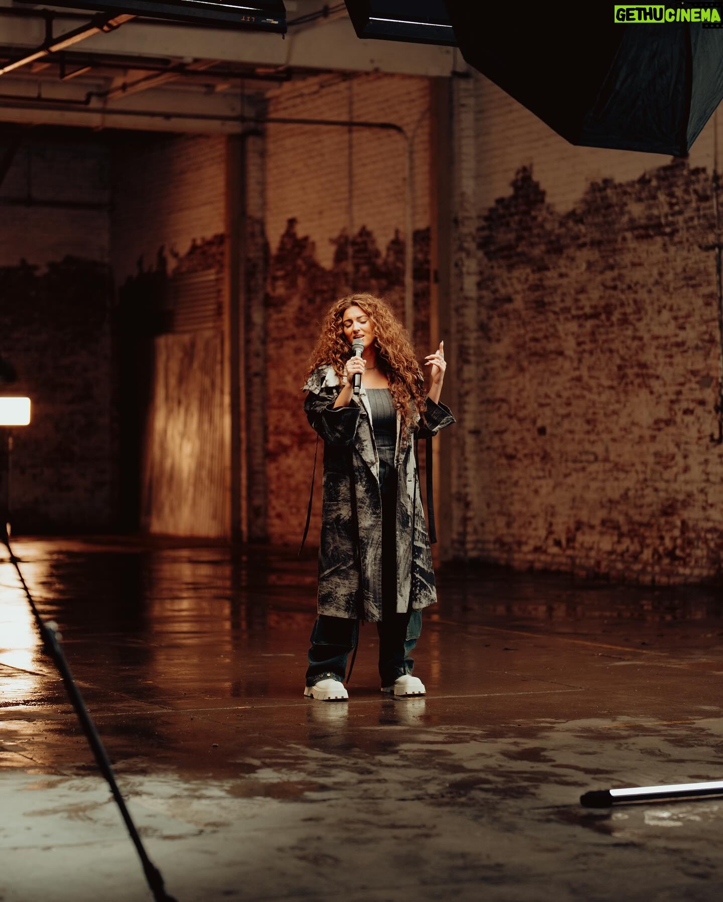 Tori Kelly Instagram - go check out the music video for ‘high water’ if u haven’t yet! i decided to sing live on this 1 to do something a lil different & really capture the emotion in the song. this video wouldn’t have been possible without everyone who worked on it & i’m forever grateful to get to work with such incredible people ♡
director: @marcklasfeld
production company: @houndcontent
producer: @Missymg
epic records: Hope Wilson
ep’s: @producedbydre @isaacrice76
directors rep: @labuda.tv
financial controller: @jorod1120
pm: @kelo_of_dopeness
production coordinator: @harperroyal
dp: @leidengdp
gaffer:@litbyeli
kg: @riigtiig
bbe: @akendall1337
bbg: @migsesca
ac: @steadimatias
audio: Wesley Switzer & Cody Schmid
pa: @florafreed
pa: @malichai barnes
pa: @candylanddjs
stylist: @oliver_Vaughn
hair: @alexthaohair
makeup: @sarahuslan
nails: @britneytokyo
editor: @rees.editor
colorist: @leidengdp
post: @sunset_edit
stage: @electricpnystudios