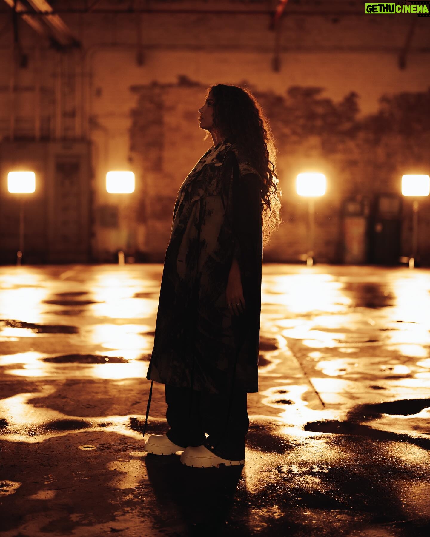 Tori Kelly Instagram - go check out the music video for ‘high water’ if u haven’t yet! i decided to sing live on this 1 to do something a lil different & really capture the emotion in the song. this video wouldn’t have been possible without everyone who worked on it & i’m forever grateful to get to work with such incredible people ♡
director: @marcklasfeld
production company: @houndcontent
producer: @Missymg
epic records: Hope Wilson
ep’s: @producedbydre @isaacrice76
directors rep: @labuda.tv
financial controller: @jorod1120
pm: @kelo_of_dopeness
production coordinator: @harperroyal
dp: @leidengdp
gaffer:@litbyeli
kg: @riigtiig
bbe: @akendall1337
bbg: @migsesca
ac: @steadimatias
audio: Wesley Switzer & Cody Schmid
pa: @florafreed
pa: @malichai barnes
pa: @candylanddjs
stylist: @oliver_Vaughn
hair: @alexthaohair
makeup: @sarahuslan
nails: @britneytokyo
editor: @rees.editor
colorist: @leidengdp
post: @sunset_edit
stage: @electricpnystudios