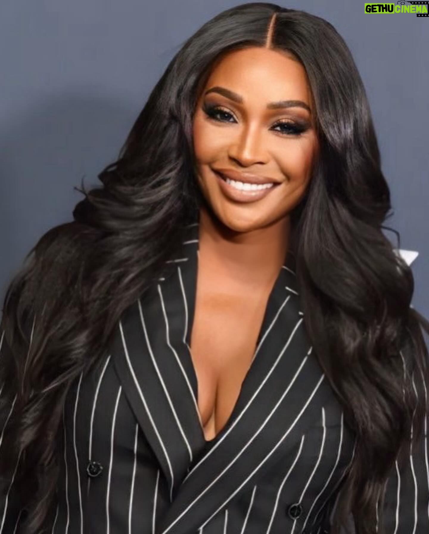 Cynthia Bailey Instagram - LOS ANGELES PREMIERE!📺
@bmfstarz @50cent
“you are never to old to follow your dreams. embrace yourself & your journey.”🙏🏽
thank you @bmfstarz for welcoming me to the family. family over everything!
can’t wait for you guys to meet GLORIA! y’all ready?
season 3 @bmfstarz premieres TODAY!!!
#cynthiabailey
#bmfstarz
#followyourdreams
#staythecourse
#godswill
#thethirdact
#loveera
#50cynt
#actress
suit: @hideokibespoke
photos: @gettyimages
