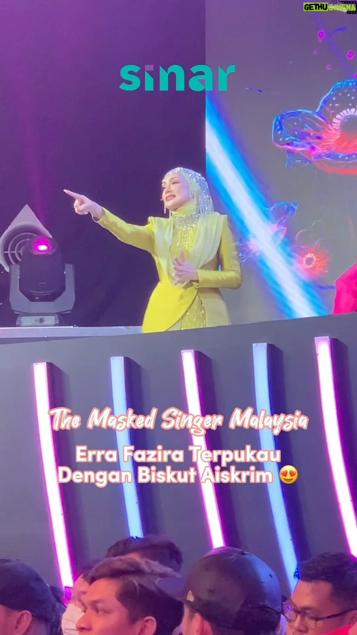Erra Fazira Instagram - Alololo comelnya dia! 🤭 Erra Fazira pun banyak buat research tau nak teka identiti mereka ni
『 The Masked Singer Malaysia (Minggu Akhir) 』
#SINARKongsi #LiveUpdateSINAR
#TheMaskedSingerMalaysia
#TMSM4