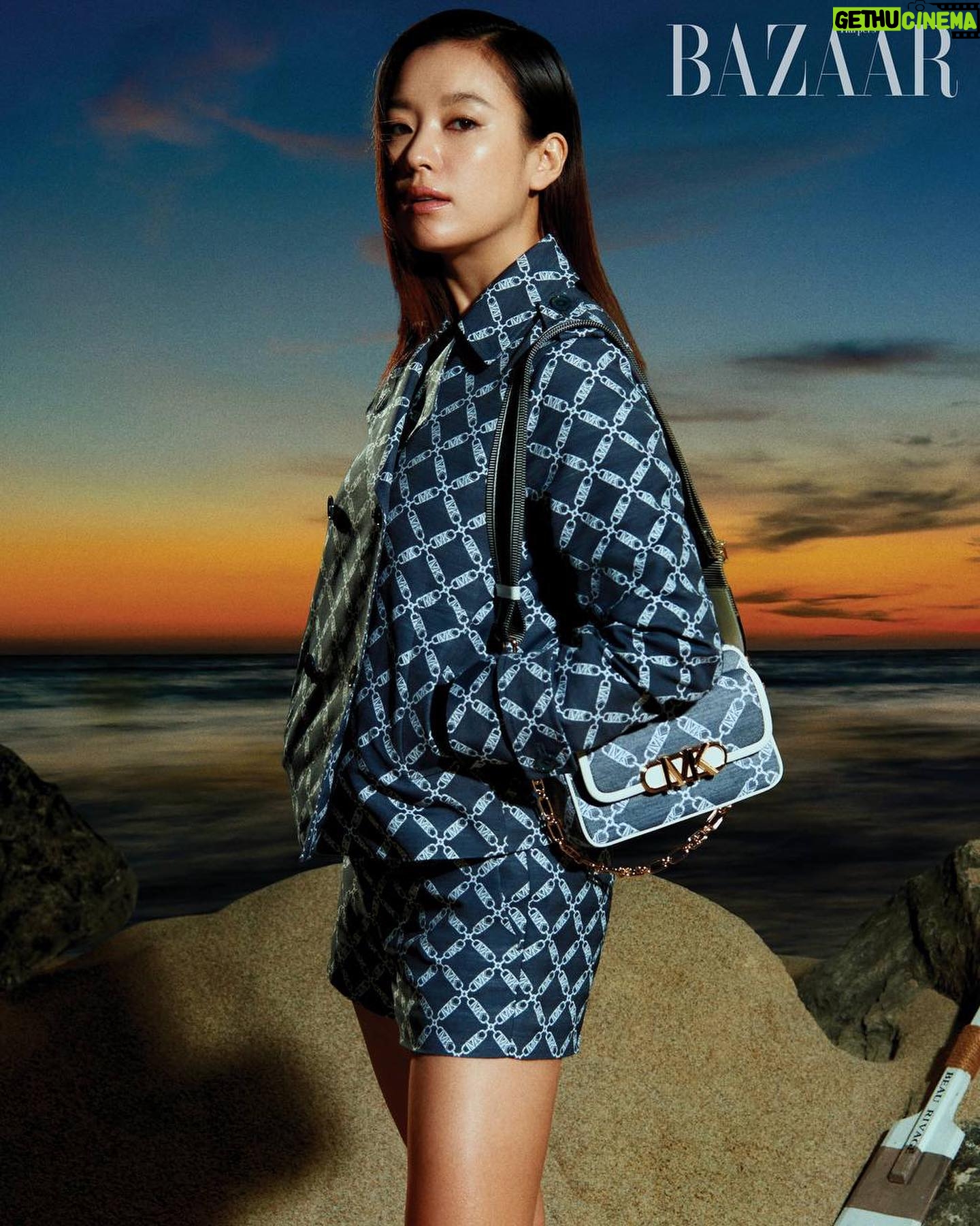 Han Hyo-joo Instagram - #MichaelKors #마이클코어스
@michaelkors
@harpersbazaarkorea