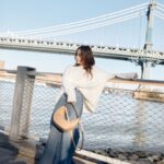 Jolin Tsai Instagram - 漫步 思念 告白
@maisonvalentino
#VALENTINOGARAVANI #VLogoMoonBag