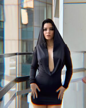 Merve Boluğur Instagram - Kara melek🔪 #ad