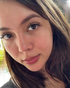 Julia Montes Instagram - Thank you to @newlounge.ph  for my lashes 👁️❤️ and nails … ❤️❤️❤️ #bareface #lashesislife