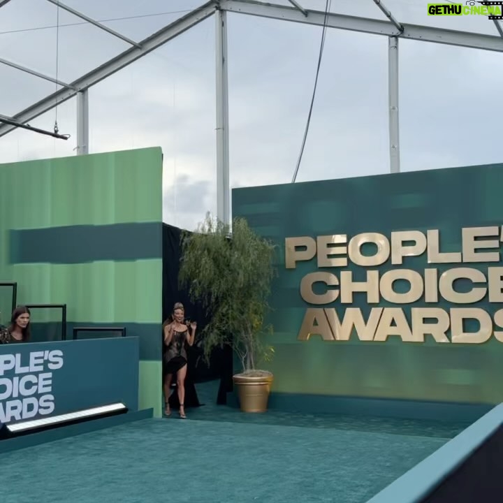 Jeannie Mai Instagram - Thank youuuu @peopleschoice for such a fun show and wrapping it by 7 so this Golden Girly could make her after partayyy eowww😛