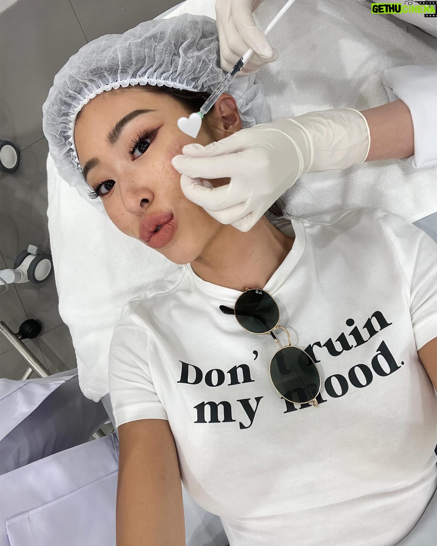 Keerati Mahapreukpong Instagram - Hello Bangkok, 👋🏽 กลับมาจากทริป SA รีบวิ่งเข้า Lab อย่างไวเลยครัช~ 🤍🧑🏻⚕️ กู้ร่าง กู้ผิว ที่เดียวจบ 🫶🏽🩵 @labxclinic